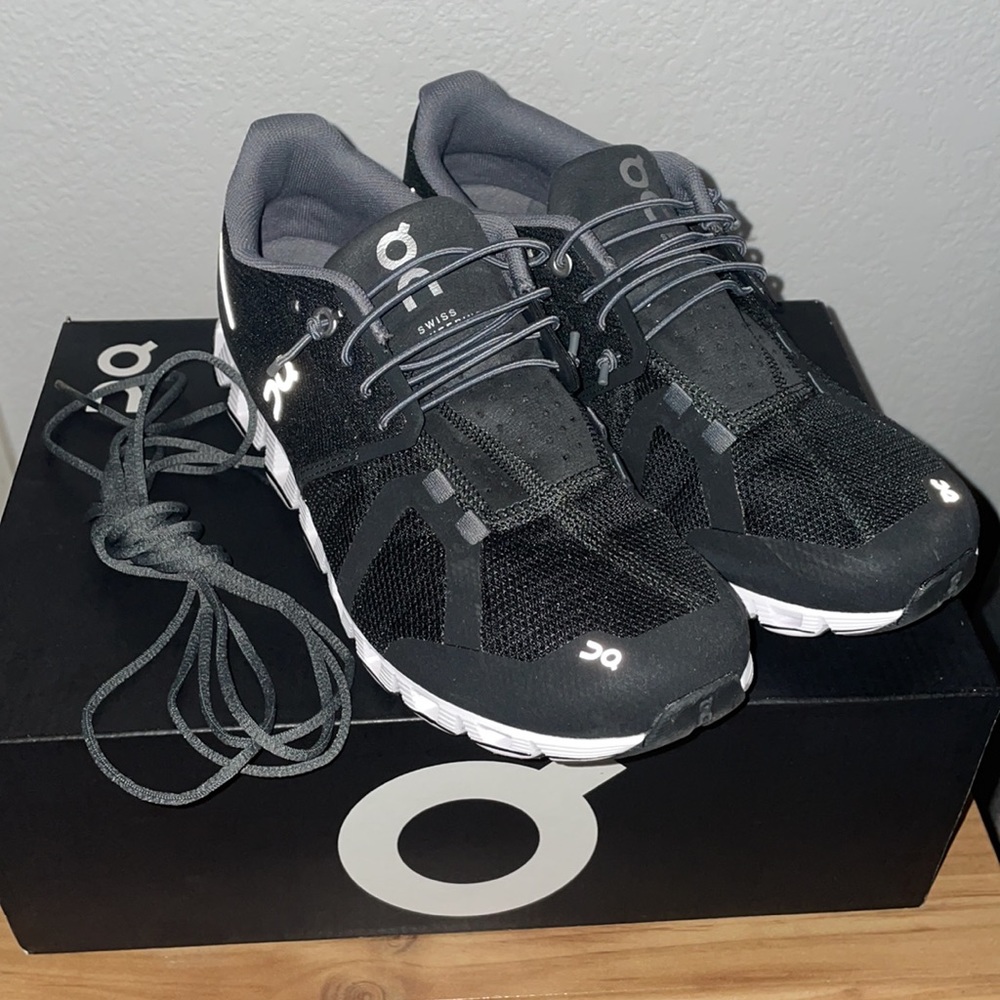 NEW ON CLOUD SNEAKERS BLACK/ WHITE 7.5
